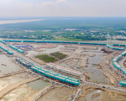 Vingroup của tỷ phú Phạm Nhật Vượng đang xây hơn 20 đại dự án trên cả nước, một doanh nghiệp đối tác cần tuyển 15.000 lái xe, lái máy