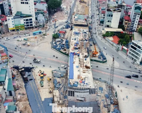 Hiện hình hài hai cầu vượt trên đường Vành đai 1 Hà Nội