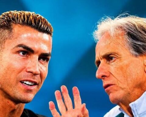 Ronaldo đăng tâm thư 10 trang nói hết về mâu thuẫn với HLV Bồ Đào Nha, xác nhận chưa từ giã đội tuyển