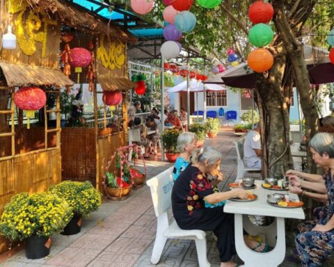 Việt Nam đã có “nhà dưỡng lão” cực xanh mát, nhiều hồ nước và khuôn viên rộng rãi: Tổ chức sinh nhật đủ đầy hàng tháng, nhận chăm sóc trọn đời từ 500 triệu