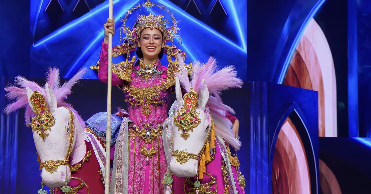 Emoura Phạm thi Trang phục dân tộc ở Miss Grand: Tự tin nhưng quá an toàn!