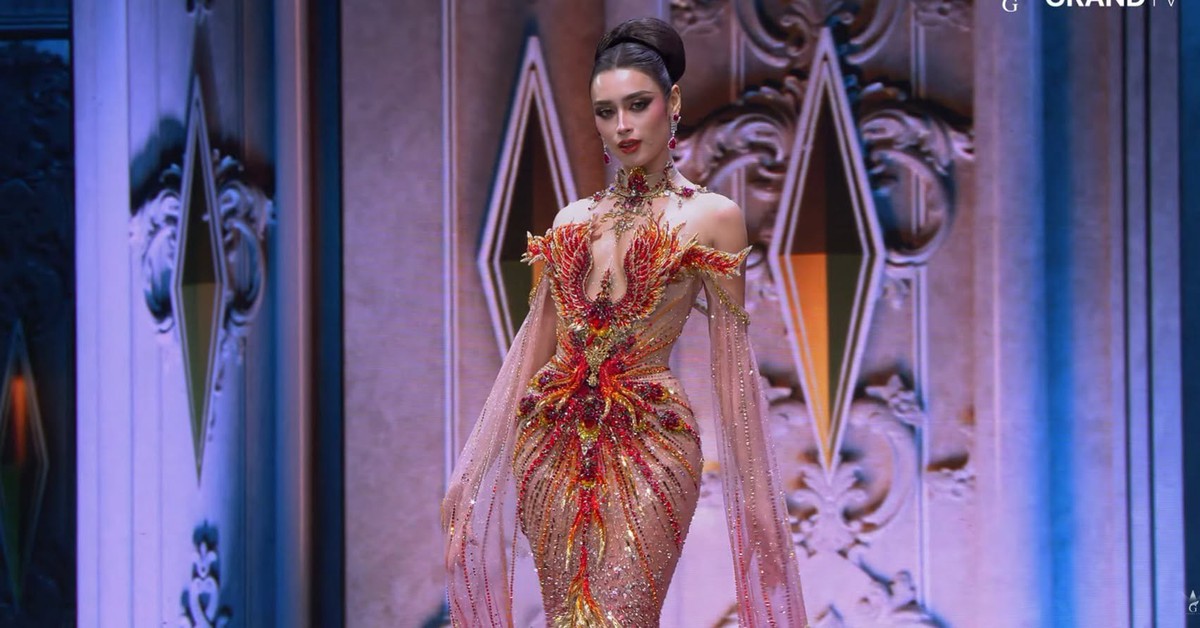 Bán kết Miss Grand International: Emoura Phạm đẹp phát sáng, fan Việt thở phào với váy dạ hội đổi đúng phút chót