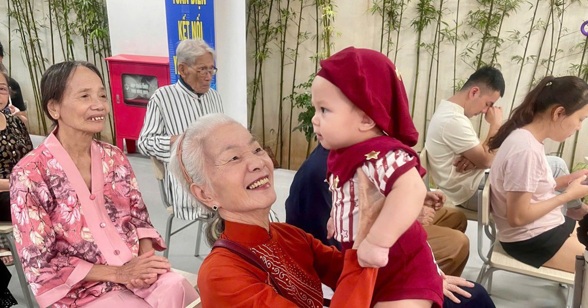 Dưỡng lão bán trú “sáng đi, chiều về”: Nơi thu 100.000 đồng/ngày, nhiều điểm ở Hà Nội đang “cháy chỗ”