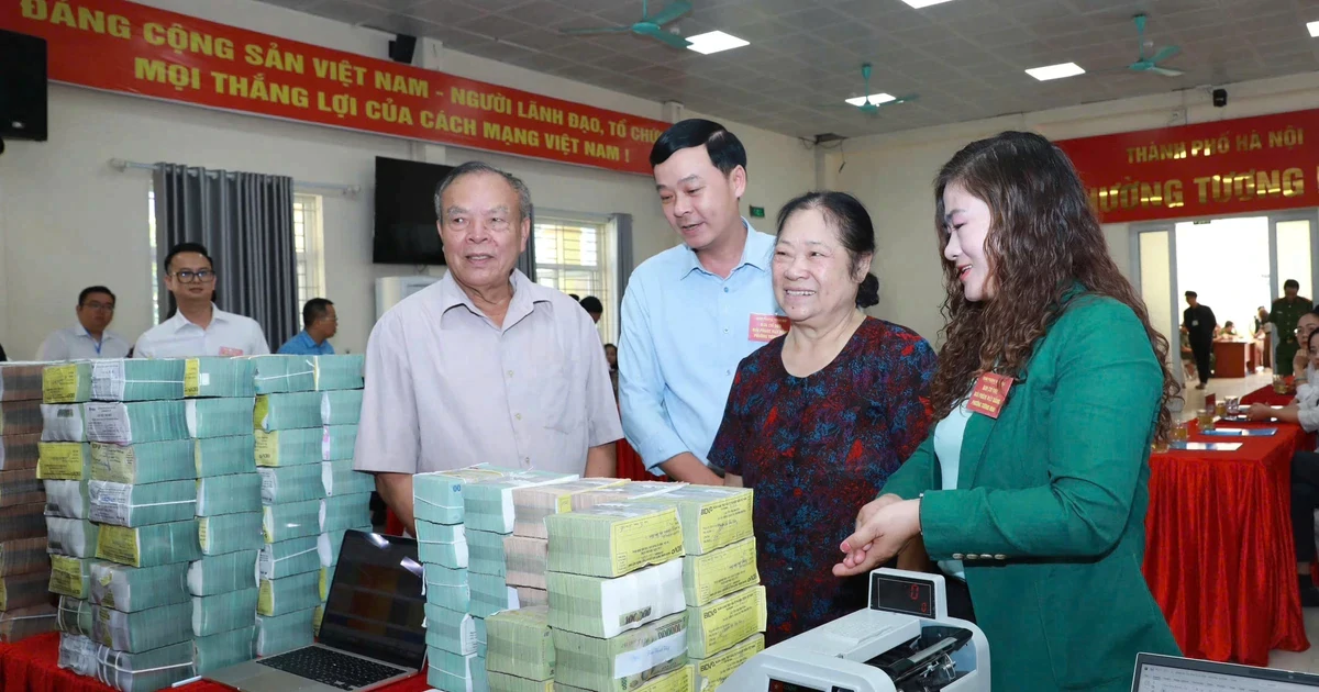 GPMB Quốc lộ 1A: Máy đếm tiền chạy hết công suất, người dân mang bao tải tiền về