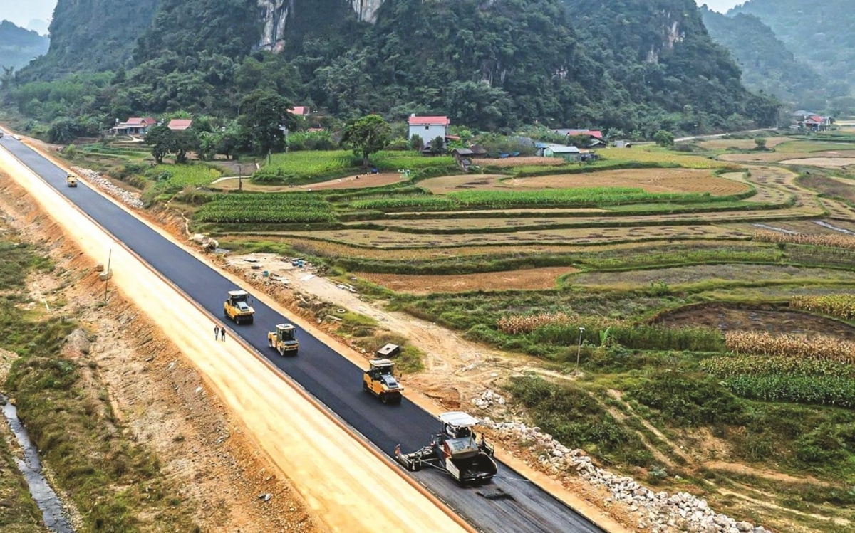 Áp lực giải ngân đầu tư công trong chặng nước rút
