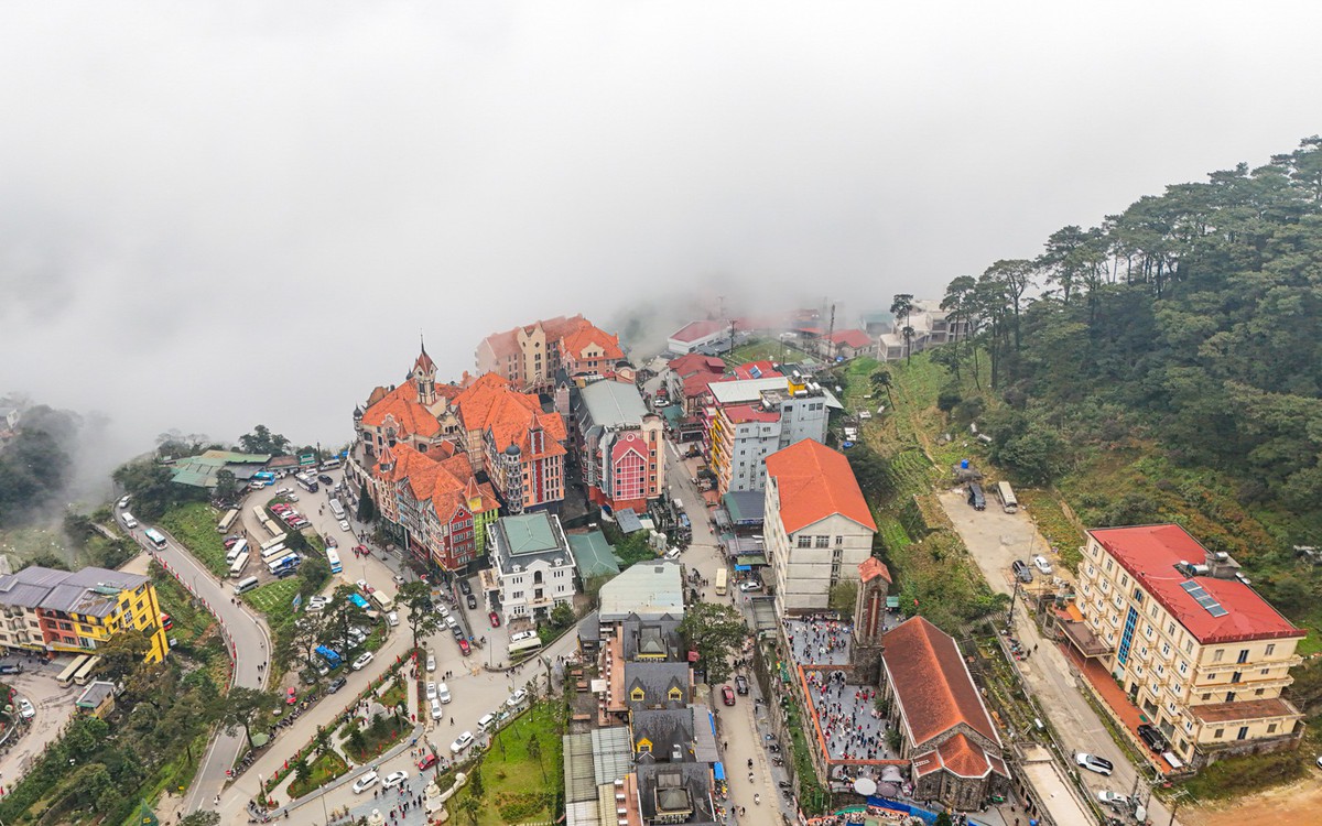 Việt Nam có một ngọn núi lửa cổ 220 triệu năm tuổi, nay là điểm du lịch nổi tiếng thế giới, quanh năm mát mẻ chỉ 20 độ, được ví như “Đà Lạt của miền Bắc”