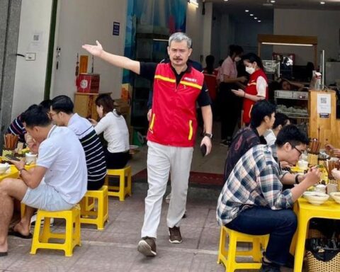 Diễn viên vay NSND Xuân Bắc 50 triệu khởi nghiệp giờ là “ông trùm VTV”, bán bánh canh khắp Hà Nội