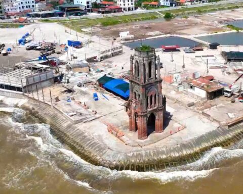 Nhà thờ đổ nổi tiếng ở Ninh Bình được quy hoạch lại, không hàng quán sát di tích