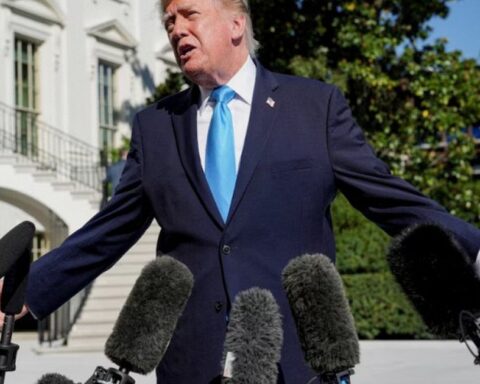 Ông Trump tuyên bố không được gọi AI phải là SI, gọi sai sẽ bị coi là kẻ thù của nhà Trắng: Elon Musk hứa đổi tên thành SpaceXSI