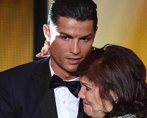 Ronaldo có 41 tuổi, là siêu sao thế giới vẫn khiến mẹ rơi nước mắt