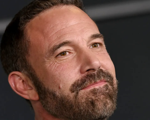 Batman Ben Affleck am hiểu AI đến khó tin: Biết lập trình Python, thành lập startup AI được Netflix mua lại
