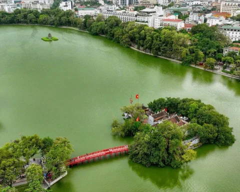 Những công trình biểu tượng rợp sắc cờ mừng ngày Giải phóng Thủ đô