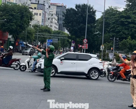 Ngày đầu phân luồng nhiều tuyến đường làm Metro số 2 ở TPHCM