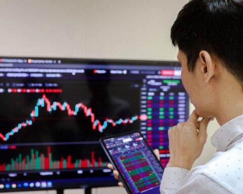Chứng khoán tháng 10 từng xuất hiện những cú giảm sâu, nhóm cổ phiếu nào thường chịu áp lực lớn nhất?