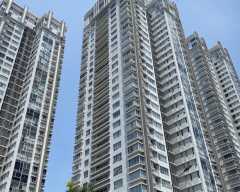 Lượng tiêu thụ căn hộ, đất nền ở TP.HCM và vùng phụ cận giảm đến 66%