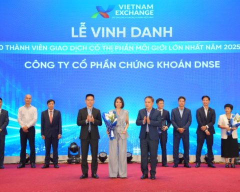 DNSE được vinh danh top 10 thị phần môi giới VNX, cán mốc 2 triệu tài khoản