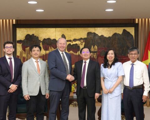 FPT cùng doanh nghiệp công nghệ lượng tử hàng đầu Pháp đề xuất đưa máy tính lượng tử về Việt Nam
