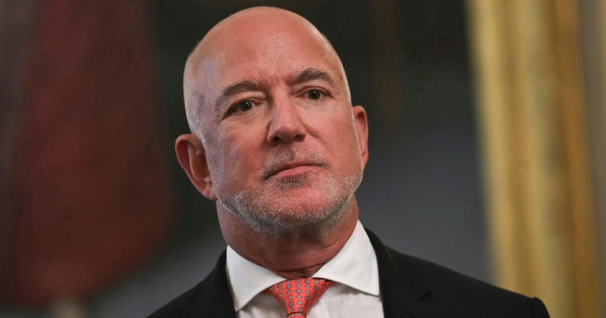 Tỷ phú Jeff Bezos gây chấn động với dự báo rằng AI sẽ đưa trở lại mô hình mỗi gia đình chỉ một người đi làm