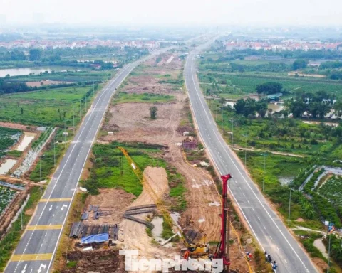 Cận cảnh 15 km đường song hành Vành đai 4 qua Hà Nội vừa thông xe kỹ thuật