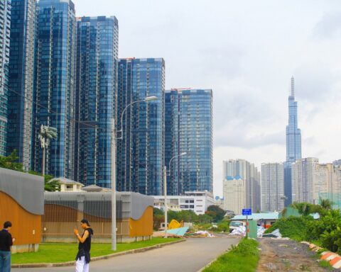 Giá chung cư TP.HCM chạm 125 triệu đồng/m2, thanh khoản giảm còn 28%: “Thị trường vẫn chưa đóng băng”