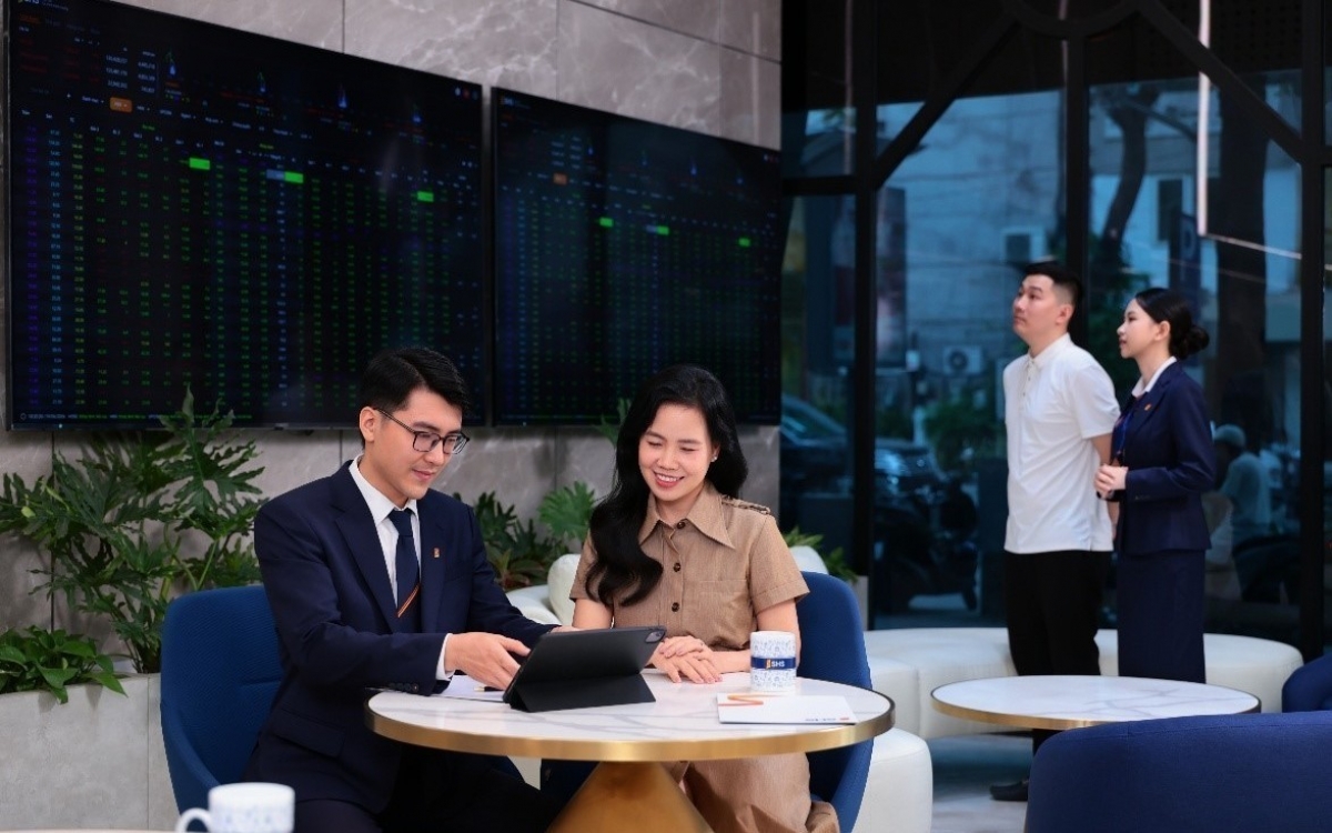 SHS vươn lên Top 10 thị phần môi giới trên cả 2 sàn HNX, UPCoM quý III/2026