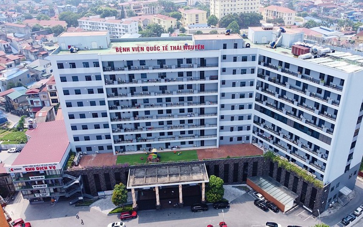 Cựu Chủ tịch chuỗi bệnh viện có tiếng bán sạch cổ phiếu khi thị giá rơi xuống đáy