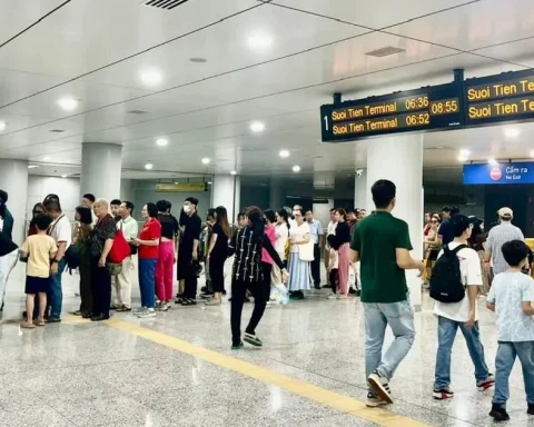 Từ ngày 15-10, có thể mua vé Metro số 1 qua VNeID
