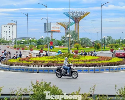 Hiện trạng một nút giao thông vừa được rót 900 tỷ để ‘lên đời’