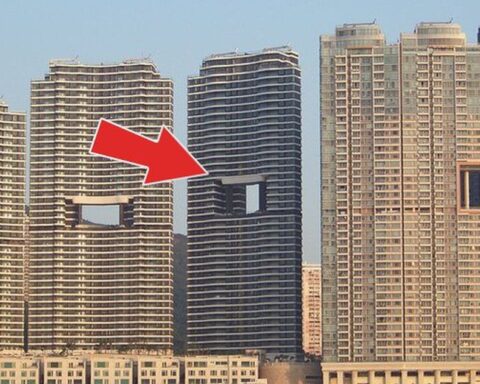 Tại sao các toà nhà ở Hong Kong luôn có lỗ thủng ở giữa?