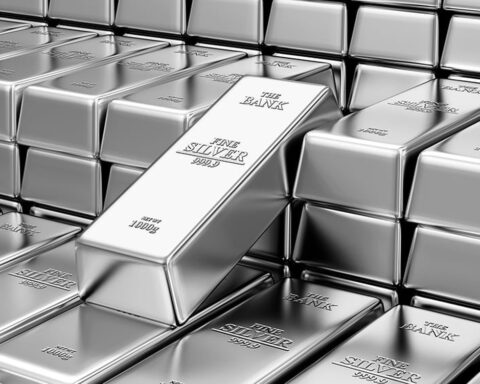 Giá bạc lao dốc, quỹ bạc lớn nhất thế giới tranh thủ “gom” hàng chục tấn