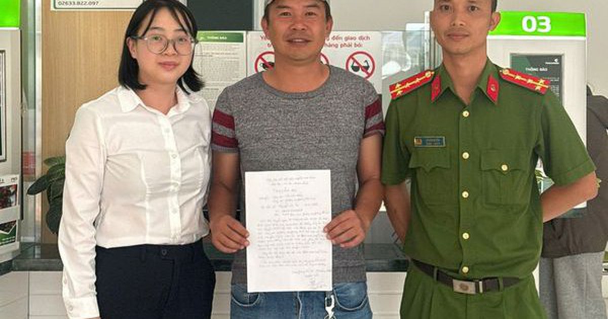 Chuyển nhầm 900 triệu đồng vào tài khoản Vietcombank của người đàn ông ở Ninh Bình, anh Nguyễn Lộc Tài SN 1985 phải trình báo công an