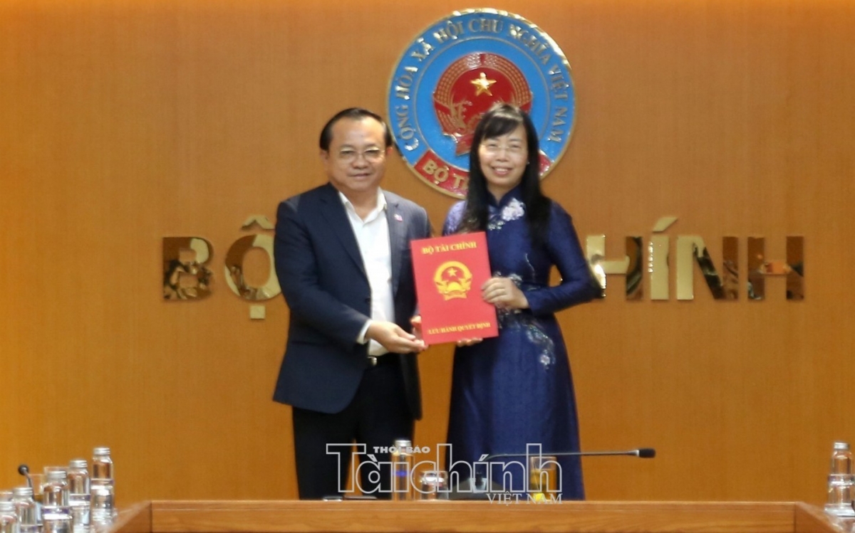 Bộ Tài chính trao quyết định bổ nhiệm Phó Cục trưởng Cục Quản lý, giám sát bảo hiểm