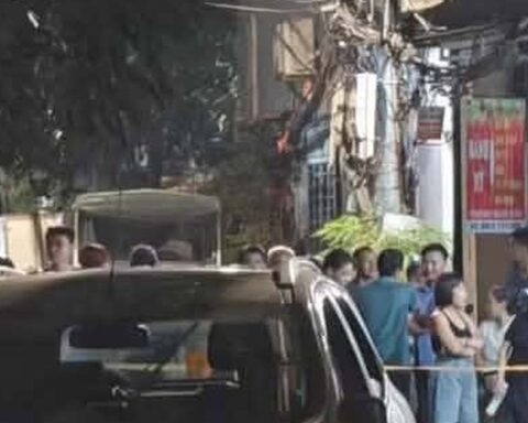 Vụ người đàn ông bị đâm tử vong trên ô tô ở Hà Nội: Nhân chứng kể gì?