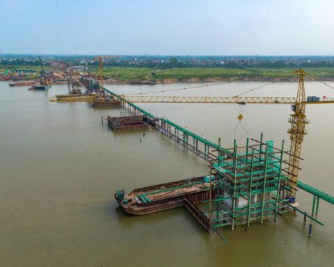 Chỉ một năm nữa, thành phố giàu nhất miền Bắc sẽ hoàn thành cây cầu gần 10.000 tỷ đồng, kết nối các đại đô thị của Vinhomes và Sun Group