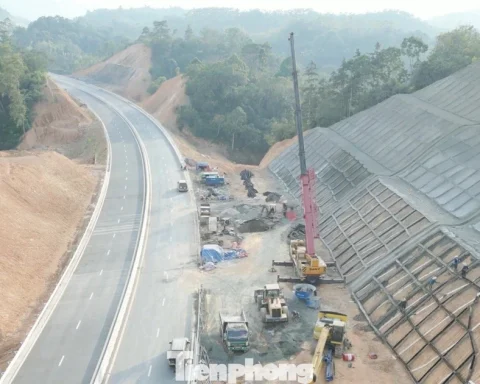 Rốt ráo thi công các hạng mục cuối trên cao tốc Hữu Nghị – Chi Lăng