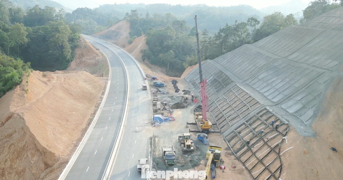 Rốt ráo thi công các hạng mục cuối trên cao tốc Hữu Nghị – Chi Lăng