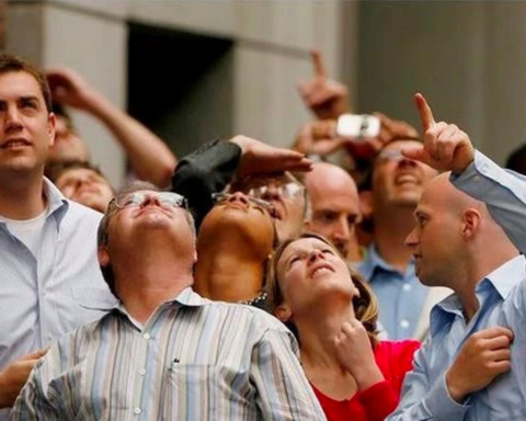 Vì sao chứng khoán bất ngờ tăng vọt 47 điểm phiên 21/10?