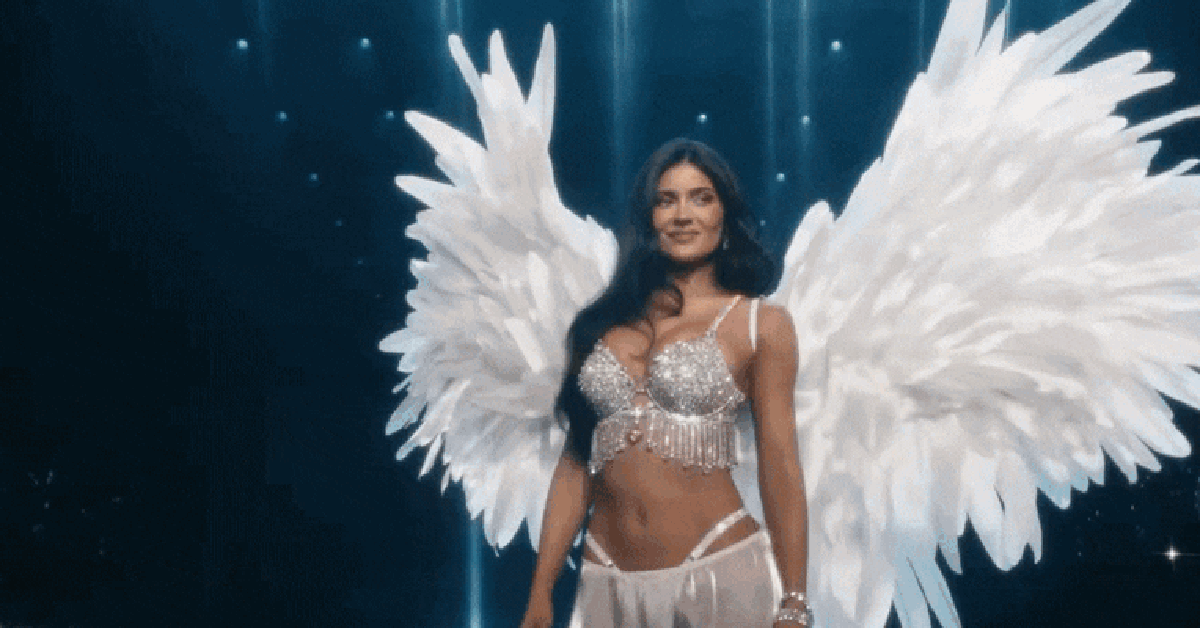 Quán quân Next Top Model công kích thẳng mặt Kylie Jenner diện nội y đá quý 1300 tỷ: “Không xứng đáng”
