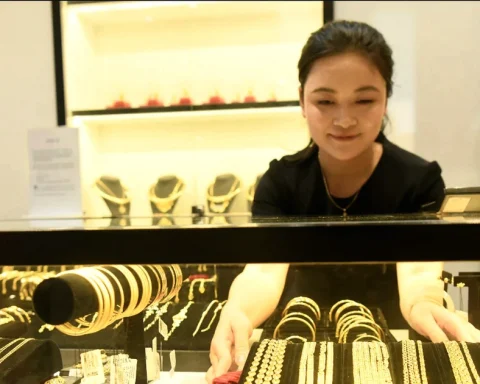 Giá vàng bất động, chênh lệch mua – bán mỗi nơi một kiểu