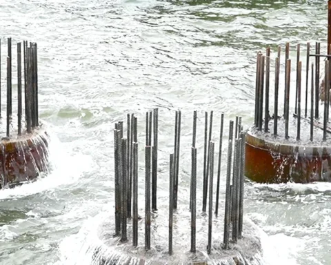 Hiện trường thi công cầu vượt biển dài nhất Việt Nam