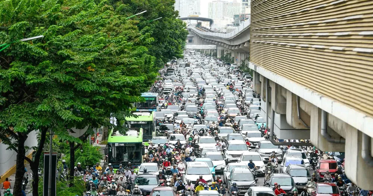 Đường nội đô Hà Nội giảm tốc mạnh, có nơi chỉ di chuyển được 12km/h