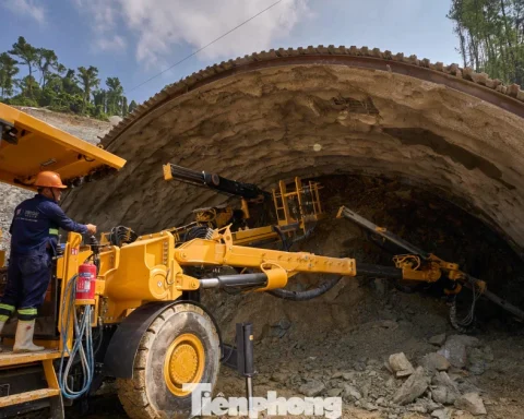 Gỡ từng nút thắt để tăng tốc thi công cao tốc gần 24 nghìn tỷ nối với Lào