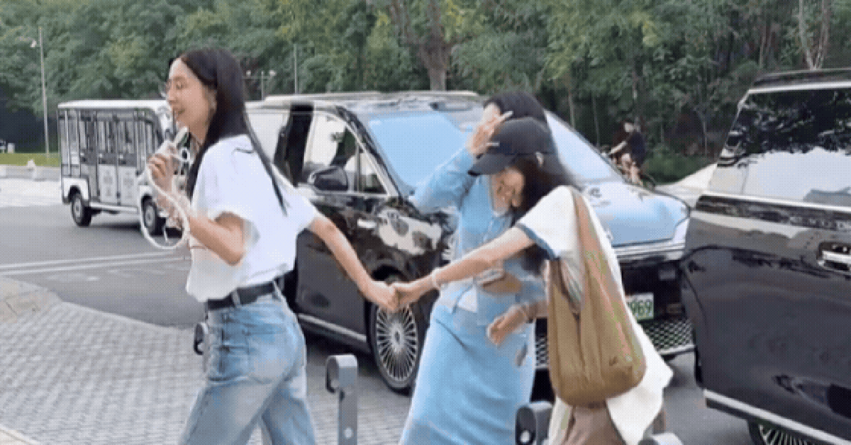 Nhan sắc thật gây sốc của cặp bạn thân showbiz giống nhau 99% từ ngoại hình đến cảnh bị chồng “cắm sừng” và ly dị