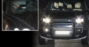 Papparazzi tóm cảnh Carrick và Bruno Fernandes ủ rũ về nhà sau thảm bại của MU