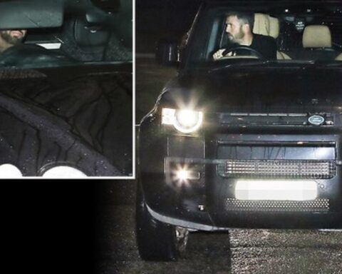 Papparazzi tóm cảnh Carrick và Bruno Fernandes ủ rũ về nhà sau thảm bại của MU