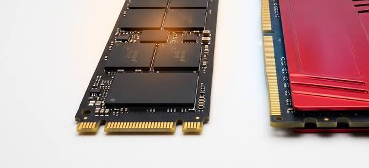 Tại sao ổ SSD bị hao mòn trong khi bộ nhớ RAM gần như bất tử