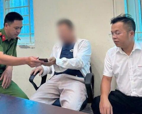 Ông N.V.T đến Agribank thực hiện giao dịch 100 triệu đồng, nhân viên ngân hàng kiểm tra rồi lập tức báo Công an