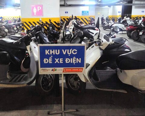 Chuyển đổi phương tiện xanh: Gỡ nút thắt hạ tầng cho chung cư Hà Nội