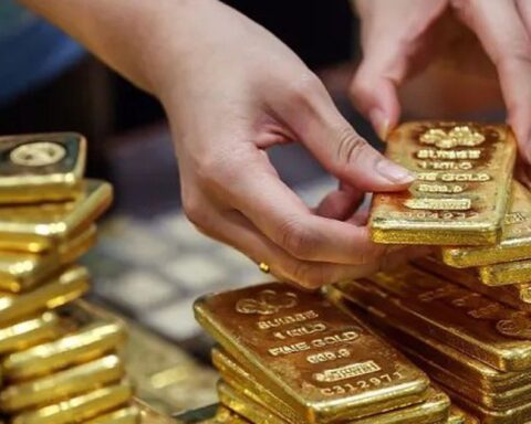 Người mua vàng đầu tuần có thể lỗ tới 8,1 triệu đồng/lượng, mua ở đỉnh lỗ hơn 52 triệu