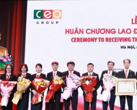 Tập đoàn CEO đón nhận Huân chương Lao động hạng Nhất